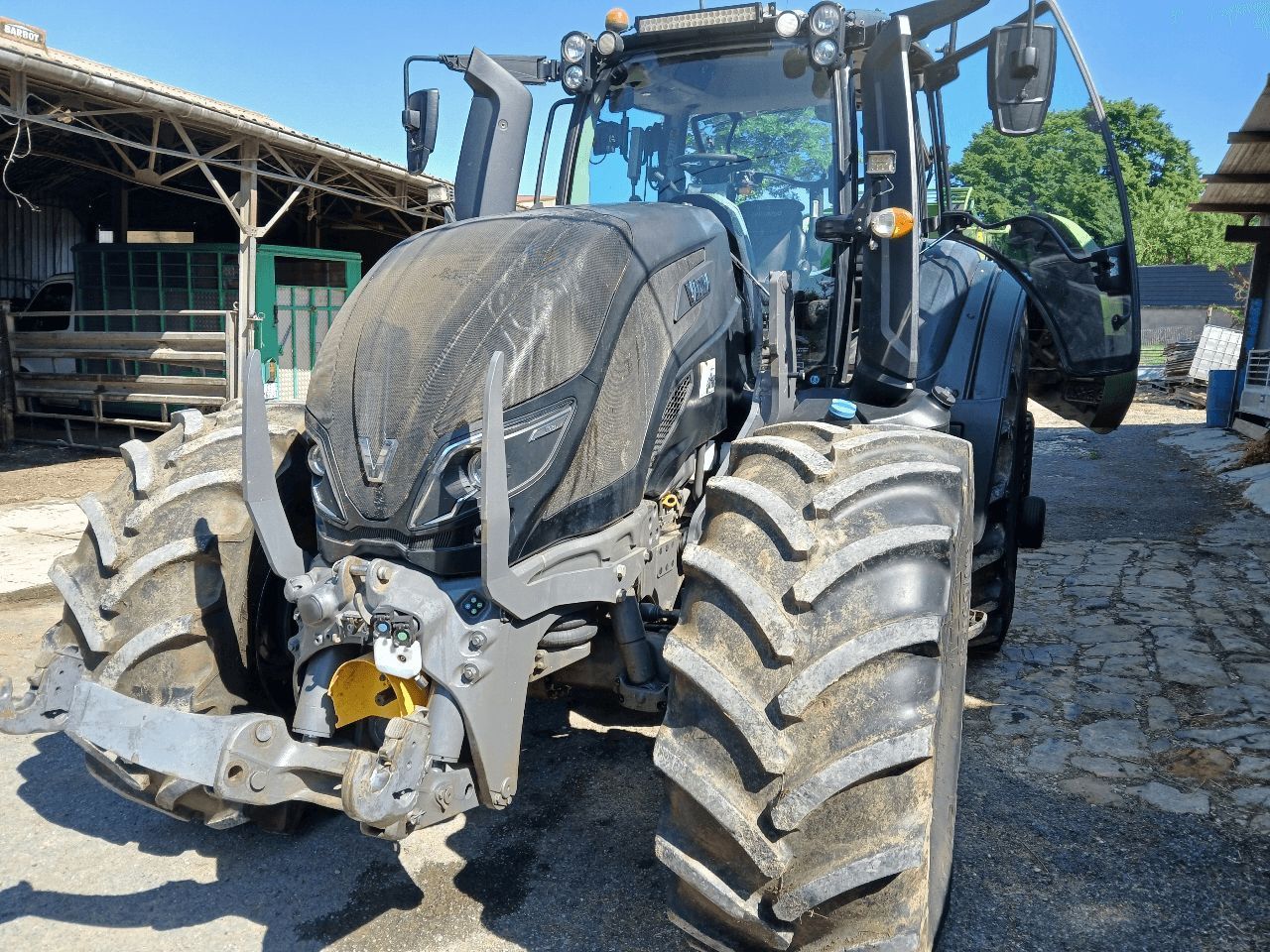 E-FARM: Valtra T234D - Tractor - id 6D7AXBA - €85,000 - Year of construction: 2020 - Engine hours: 4,650,Engine power (HP): 235,France