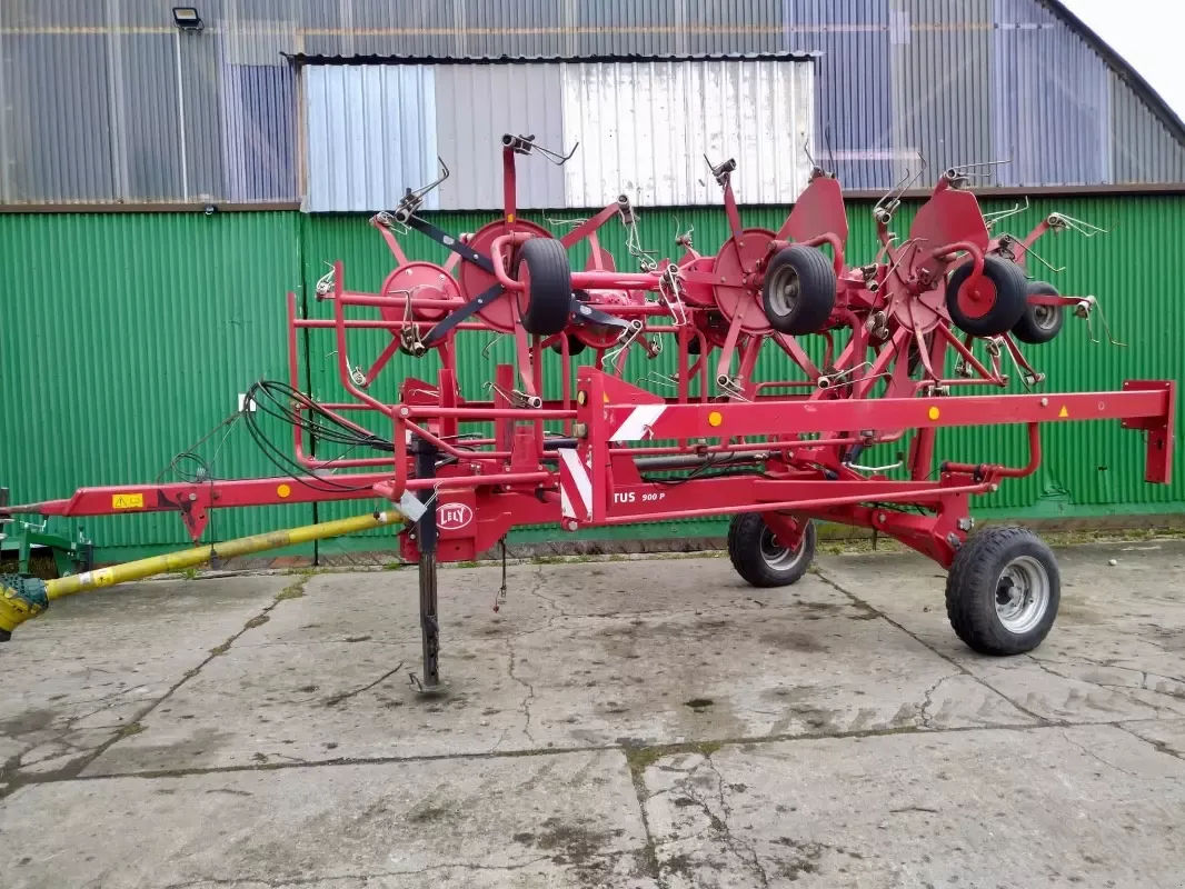 E-FARM: Lely Lotus 900 - Faneuse - id MAHTACX - 10 800 € - Année: 2014 - Allemagne