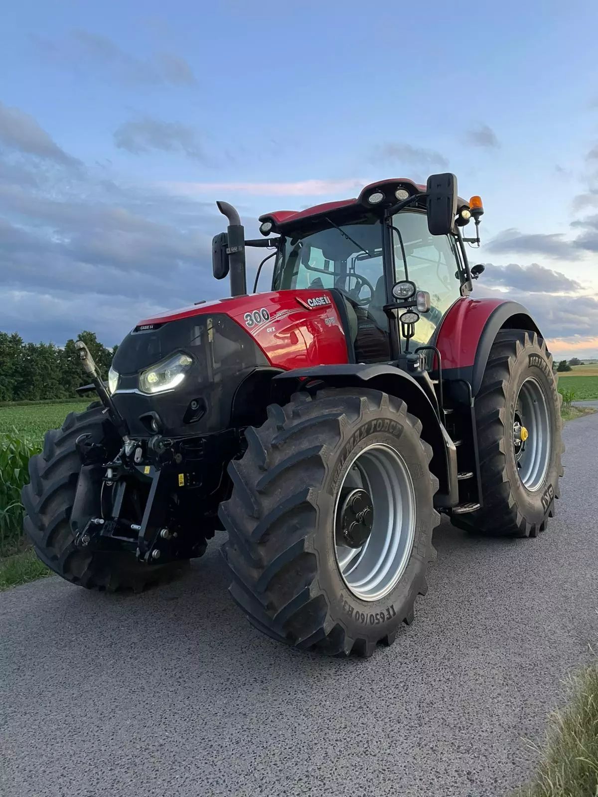 Case IH Optum 300 CVX Traktori 97 899 €