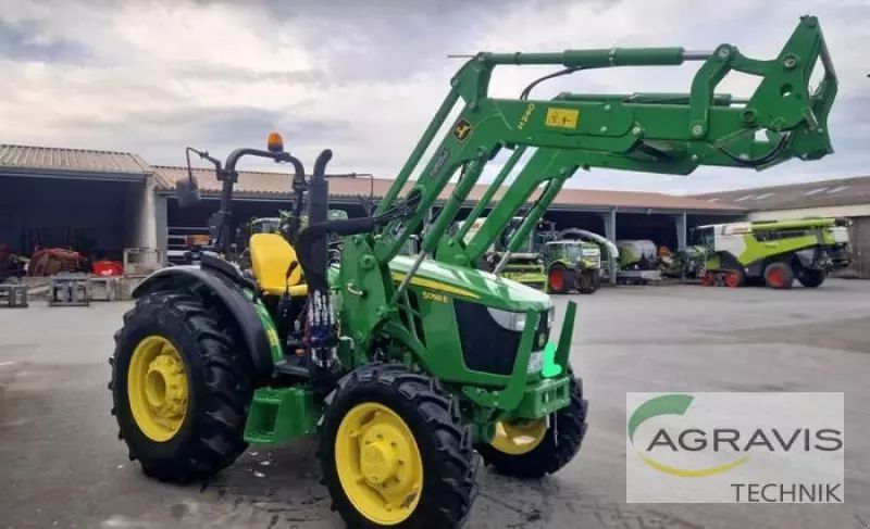 E-FARM: John Deere 5058 E - Traktor - id RJ5C1WX - 42.500 € - Baujahr: 2023 - Abgelesene Motorstunden: 41,Motorleistung (PS): 60,Deutschland