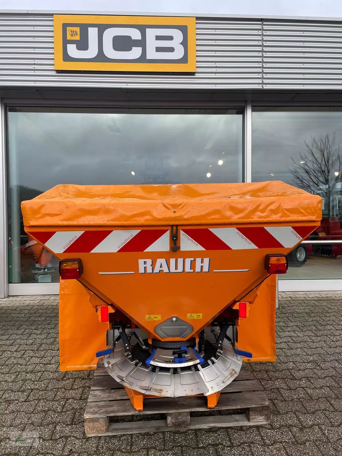 E-FARM: Rauch axeo 18.1 - Municipal equipment - id PZZLUCX - €5,000 - Year of construction: 2017 - Germany