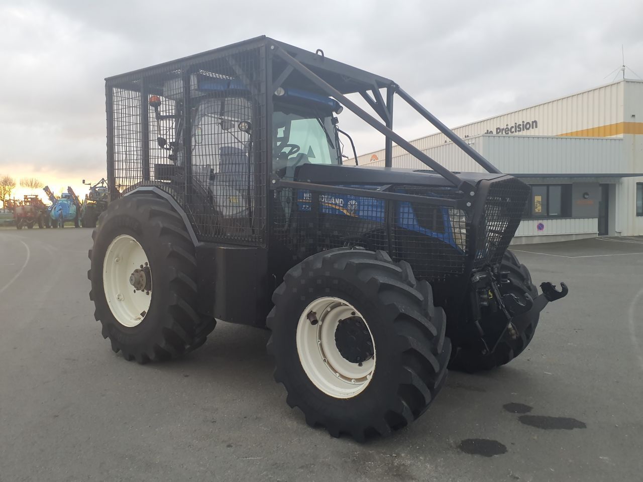 E-FARM: New Holland T7.235 - Tracteur - id TZ2Q6M9 - 60 000 € - Année: 2016 - Lecture du nombre d'heure: 6 500,Puissance du moteur (chevaux): 185,France