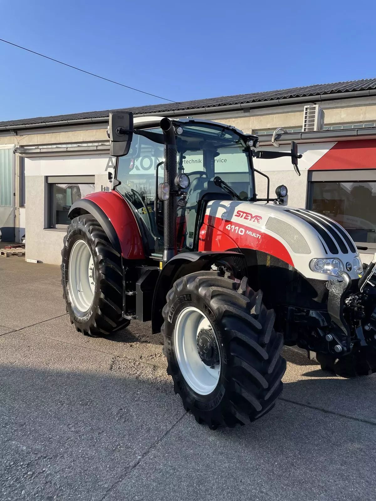 E-FARM: Steyr Multi 4110 - Traktor - id MWSE6YV - 84.990 € - Baujahr: 2023 - Abgelesene Motorstunden: 115,Motorleistung (PS): 110,Österreich