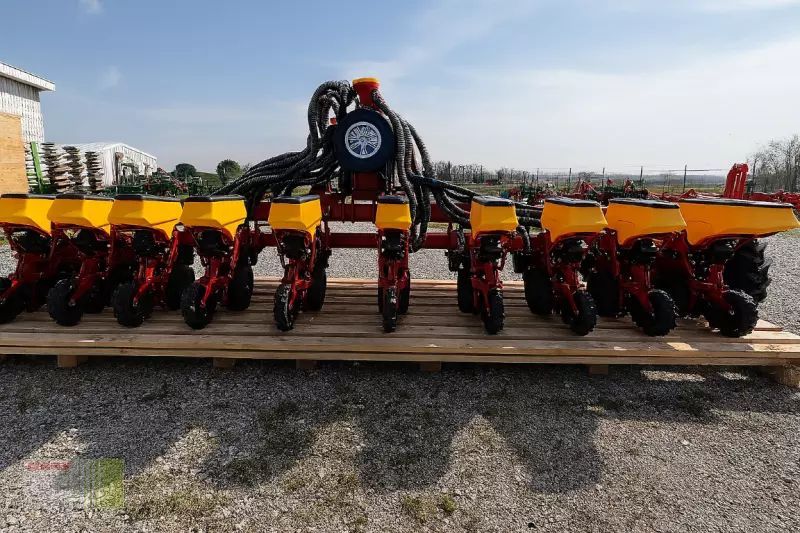 VÄDERSTAD Tempo V 8 Maszyna do siewu punktowego