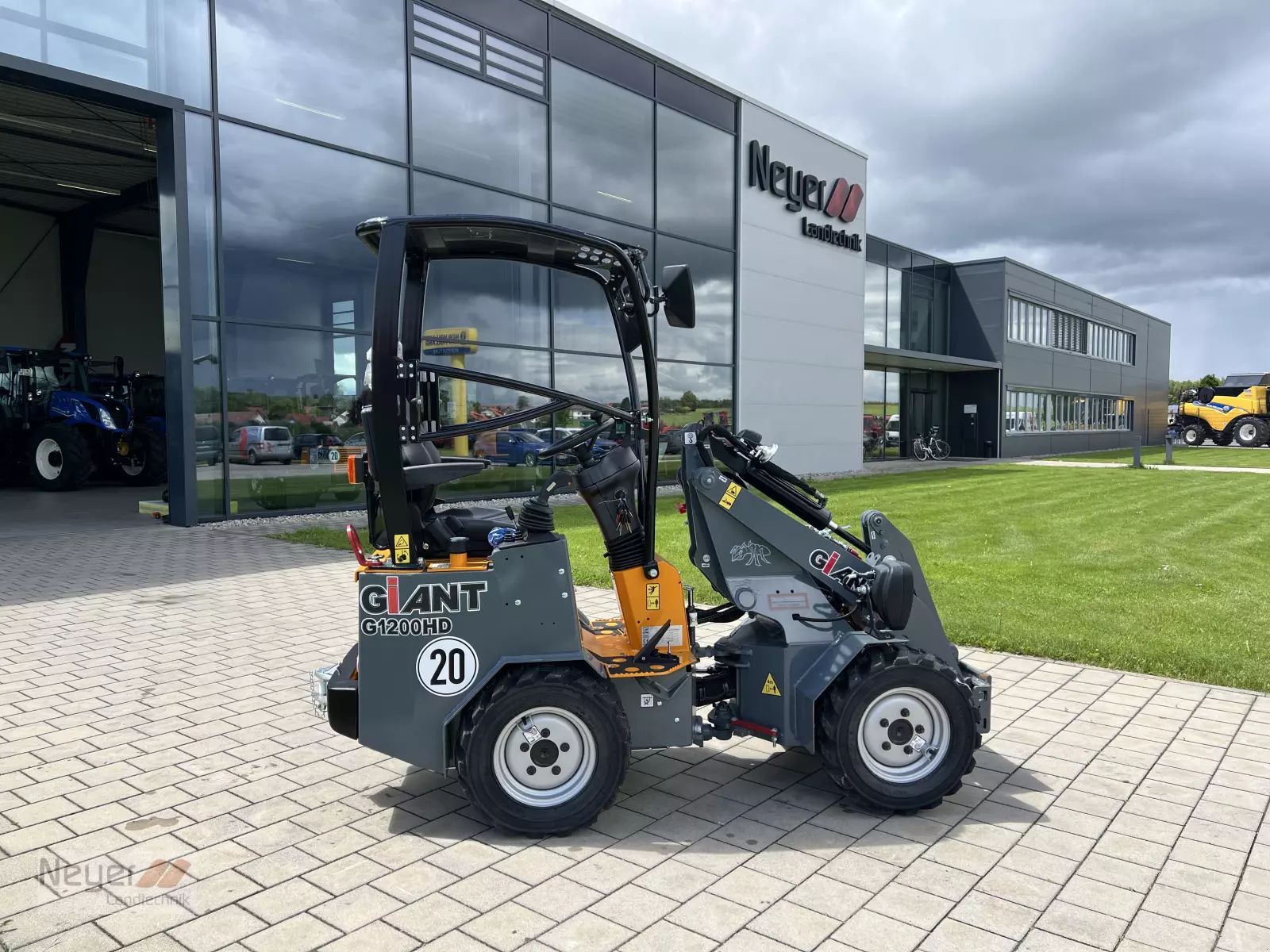 E-FARM: Giant g 1200 hd - Tele wheel loader - id IJTJ8MN - €24,950 - Year of construction: 2023 - Engine power (HP): 25,Germany