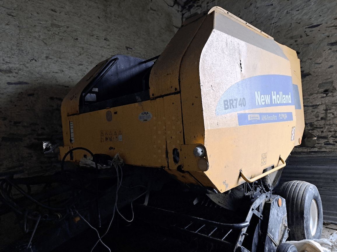 E-FARM: New Holland BR740 - Empacadora - id NKAXCL3 - 5000 € - Año: 2005 - Francia