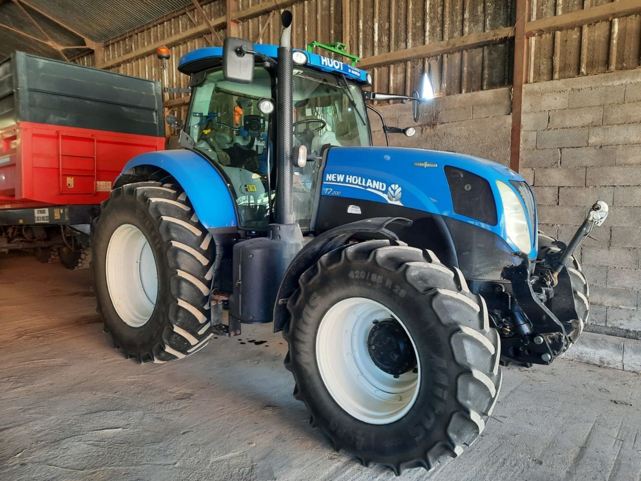 E-FARM: New Holland T7.200 - Tractor - id KT4CANI - €48,000 - Year of construction: 2013 - Engine hours: 6,450,Engine power (HP): 200,France