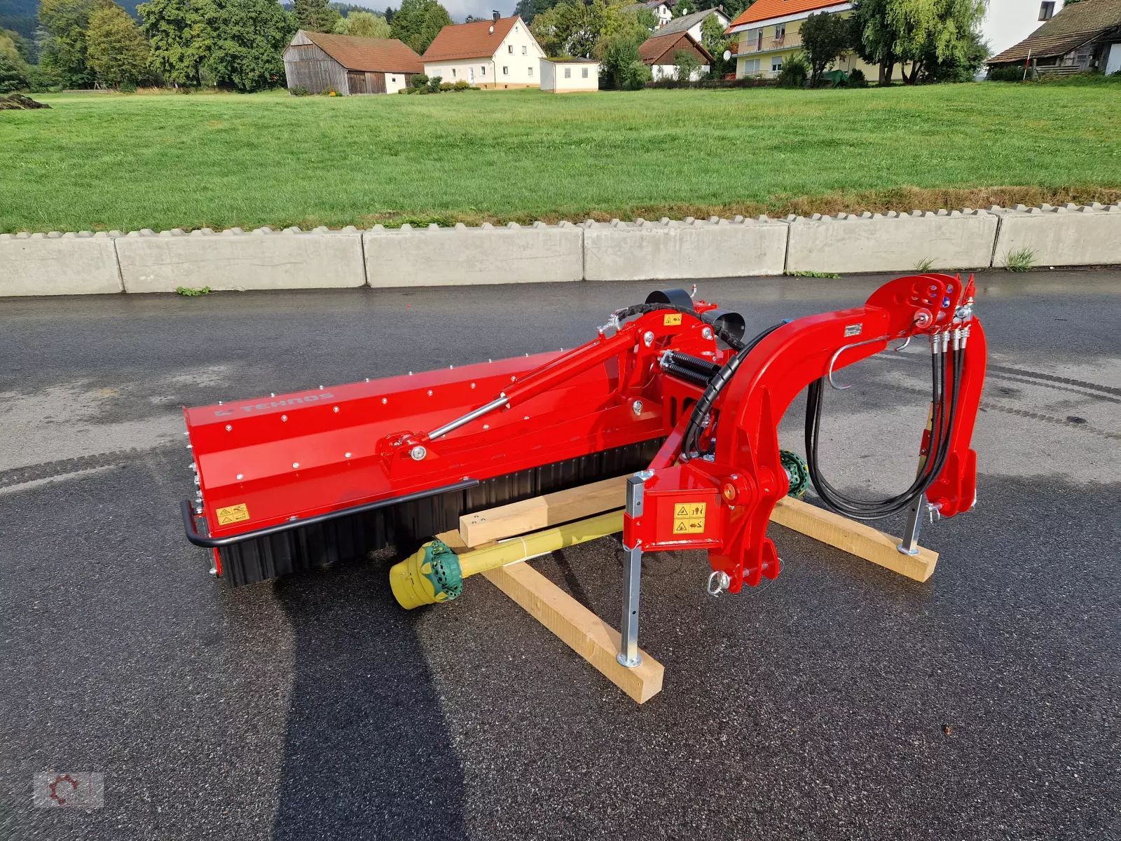 E-FARM: TEHNOS mb 220 lw seitenmulcher böschungsmulcher - Broyeur - id YJ1BICU - Année: 2025 - Allemagne
