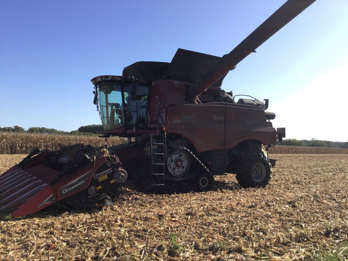 E-FARM: Case IH 8250 - Combine harvester - id IFJVYFX - €345,000 - Year of construction: 2022 - Engine hours: 650,Engine power (HP): 570,France