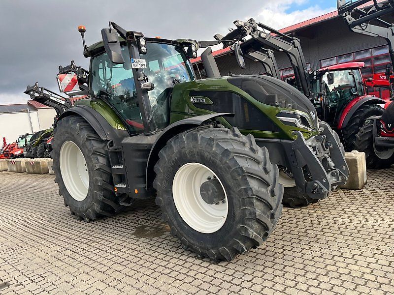 Valtra q 305 vorführschlepper Tractor €165,000