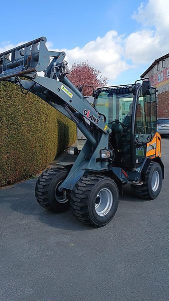 Giant G2500HD Ładowacz gospodarczy 34 990 €