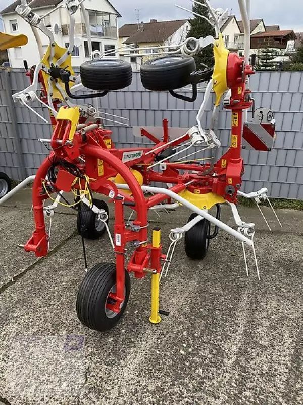 Pöttinger Hit 4.47 Karuzelowy przetrząsacz do siana