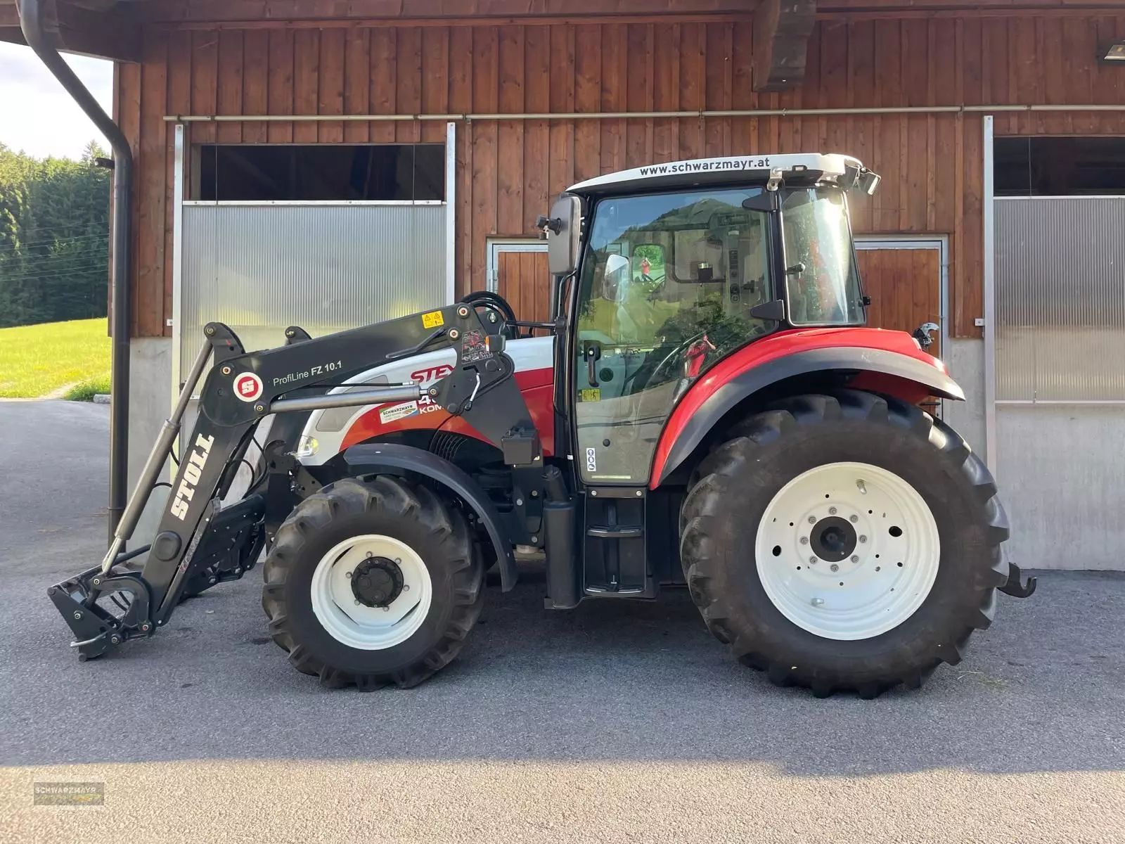 E-FARM: Steyr Kompakt 4085 - Tractor - id DWGBJXZ - €59,204 - Year of construction: 2017 - Engine hours: 2,400,Engine power (HP): 86,Austria
