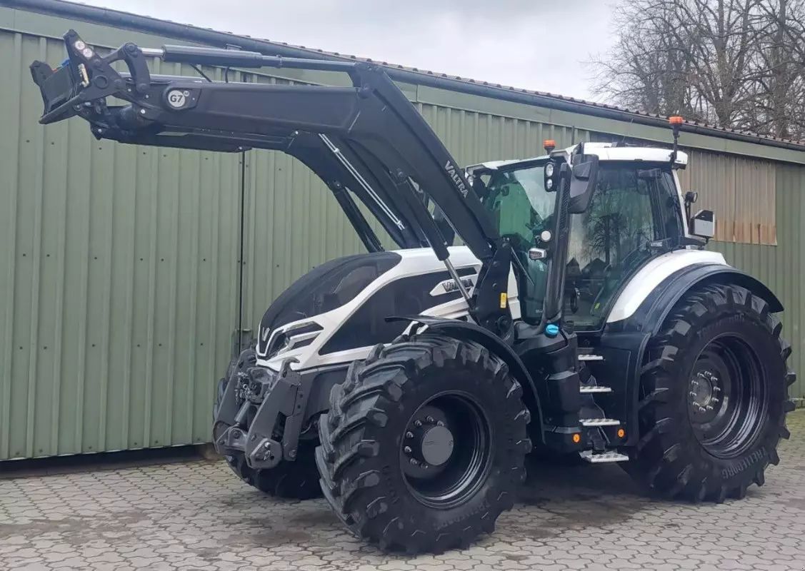 E-FARM: Valtra Q305 - Traktor - id ZR6LBV2 - 189 500 € - Rok produkcji: 2023 - Motogodziny: 1100,Niemcy