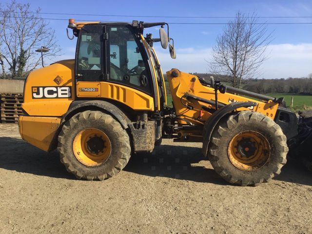 E-FARM: JCB tm 320 - Chargeuse sur pneus - id C1UHCSU - Année: 2022 - Lecture du nombre d'heure: 4 351,Puissance du moteur (chevaux): 150,France