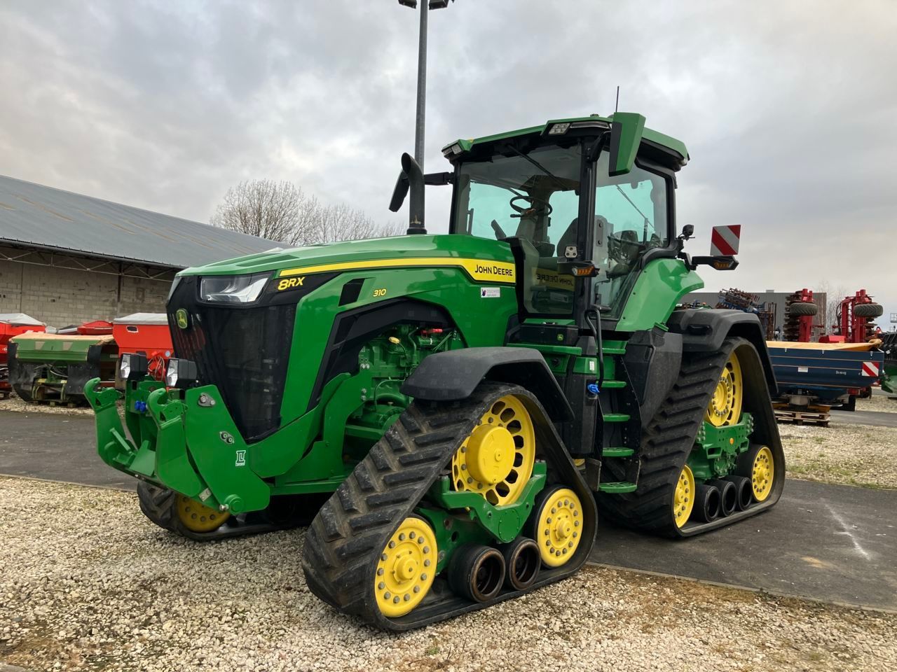 E-FARM: John Deere 8RX 310 - Tracteur - id DZFSQQK - Année: 2020 - Lecture du nombre d'heure: 2 600,Puissance du moteur (chevaux): 345,France