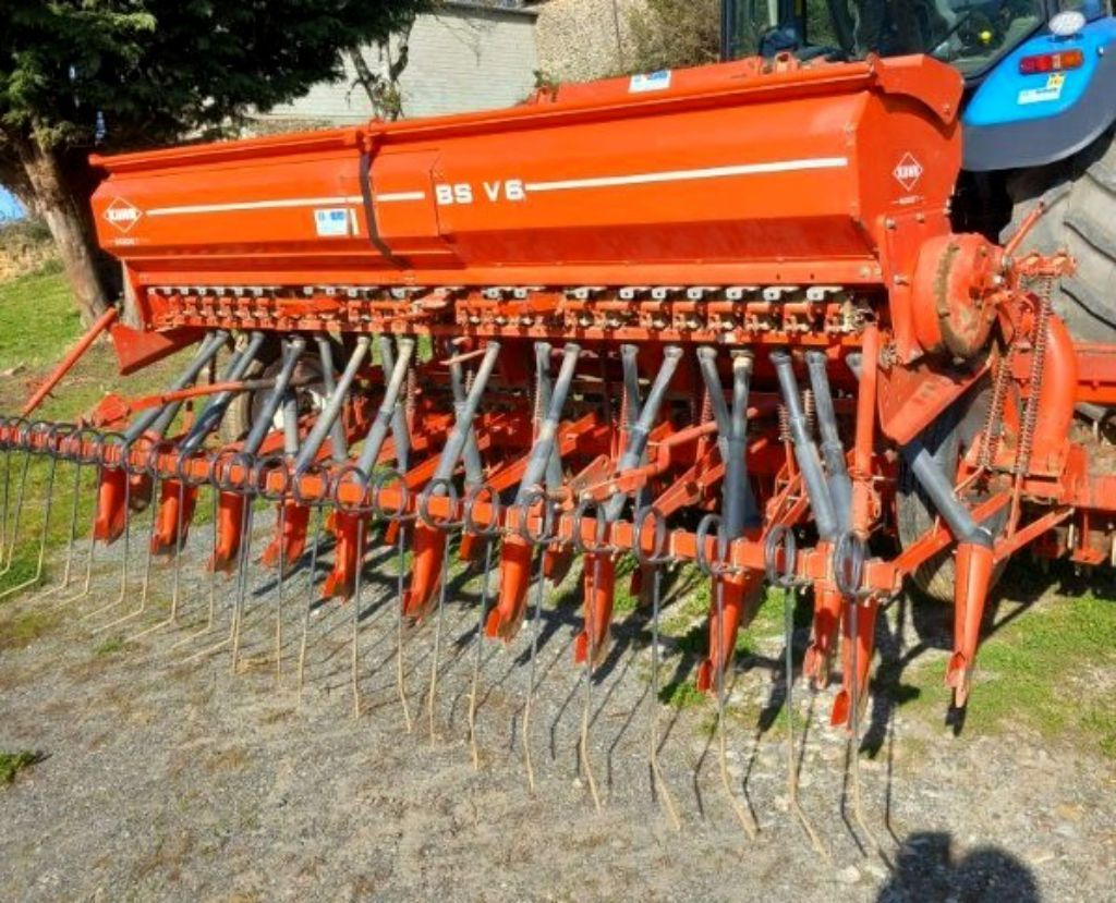 E-FARM: Kuhn bsv6 3m 21 socs - Vetőgép - id FRINLBK - 3495 EUR - Gyártási év: 1998 - Franciaország