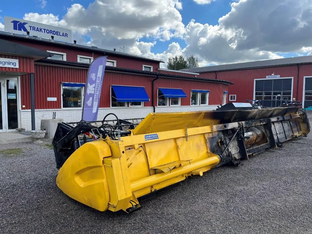 E-FARM: New Holland Boomer 35 - Vedhæftning til høst - id DJJJVHT - Sverige
