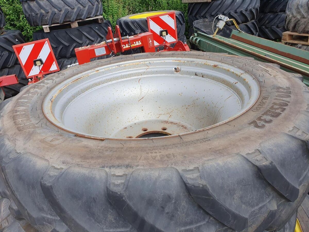 BKT 270/95r32 x2 Pneumatico e cingolo