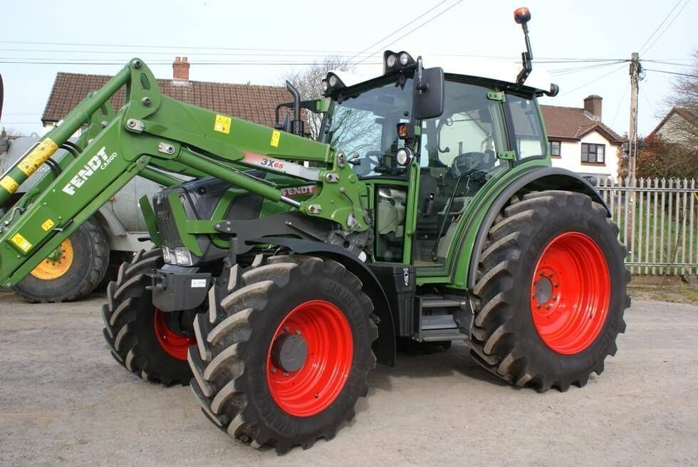 Fendt 211 Vario Traktor 76.249 €