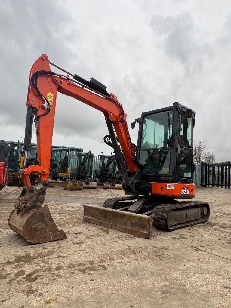 Hitachi ZX33U-6 Mini excavator €24,166
