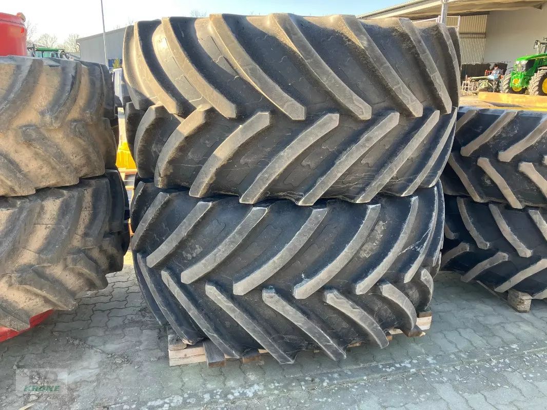 BKT 900/60r24 if Wheel and track €5,900