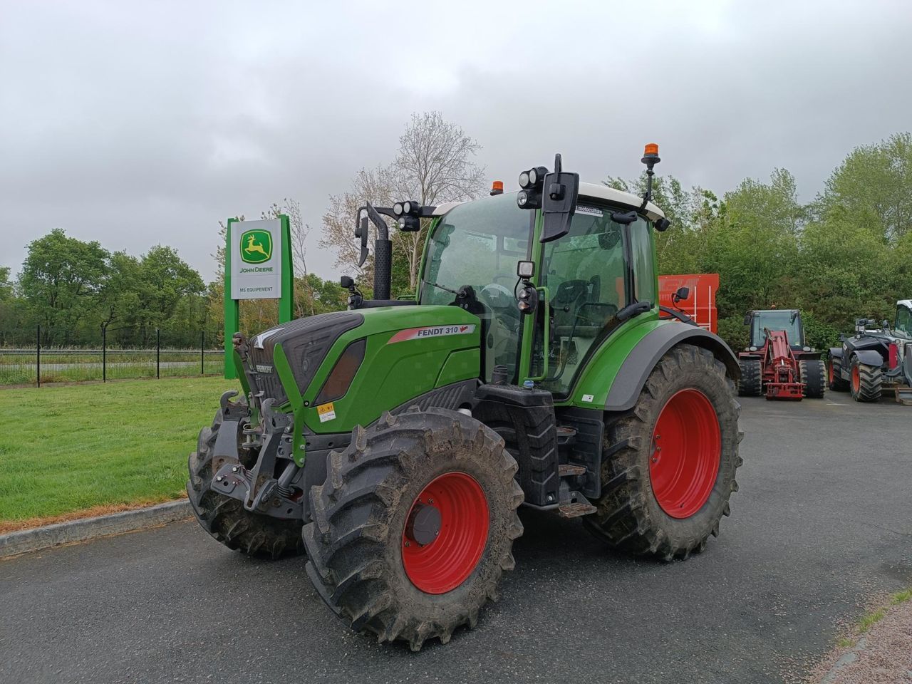 E-FARM: Fendt 310 Vario - Tracteur - id AZHQDVU - 88 000 € - Année: 2020 - Lecture du nombre d'heure: 1 350,Puissance du moteur (chevaux): 110,France