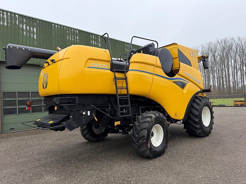 New Holland CH 7.70 Combine harvester