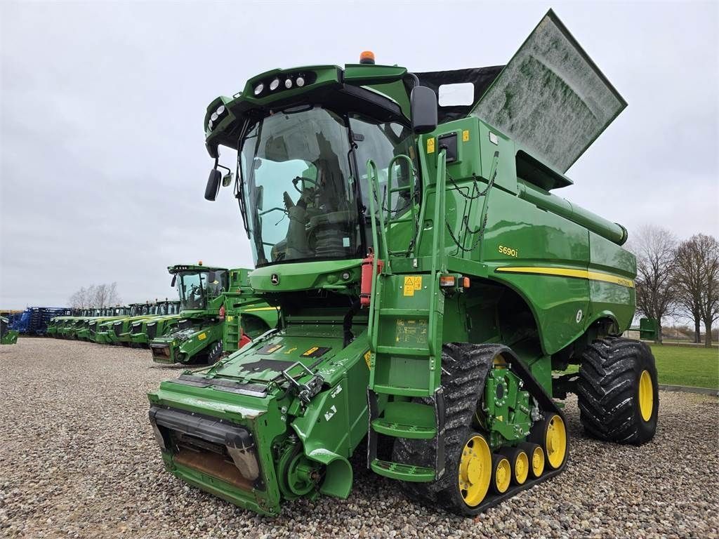 E-FARM: John Deere S 690 - Moissoneuse-batteuse - id CBPSFUK - 192 000 € - Année: 2017 - Lecture du nombre d'heure: 1 733,Lituanie