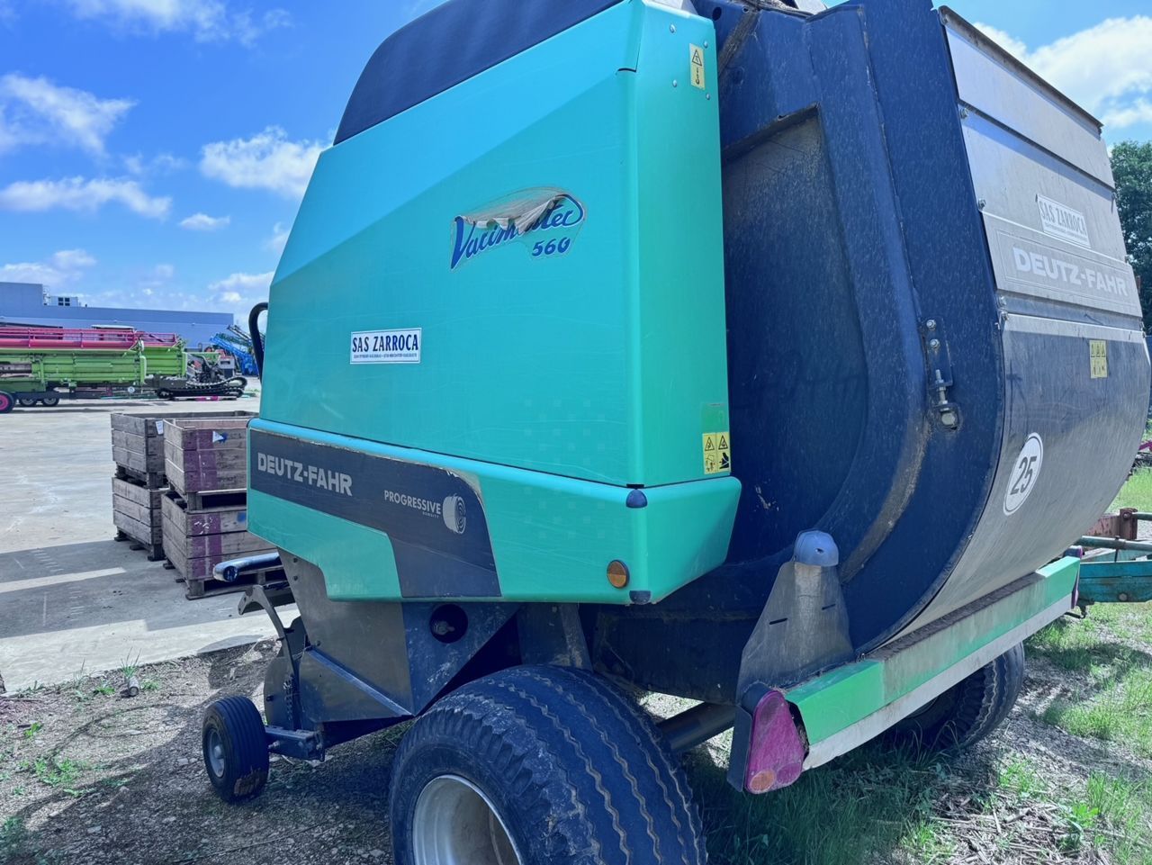 E-FARM: Deutz-Fahr VariMaster 560 - Baler - id DRMDHWT - €10,000 - Year of construction: 2007 - Total number of bales produced: 10,000,France