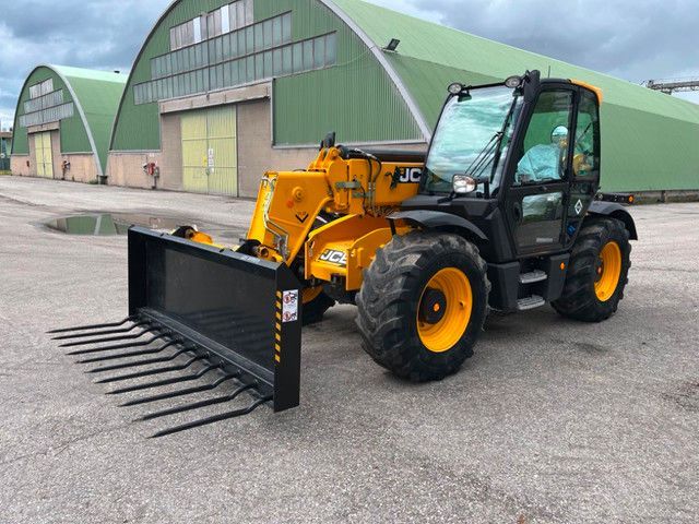 E-FARM: JCB 535-95 AGRI - Chargeur télescopique  - id MDHLBKG - 69 000 € - Année: 2018 - Lecture du nombre d'heure: 3 454,Italie