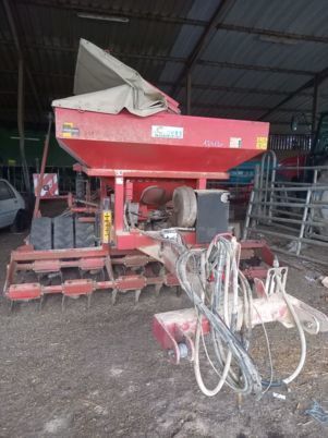 E-FARM: HORSCH ds-d3 - Direktsaatmaschine - id 4MGQVZV - 11.900 € - Baujahr: 2001 - Frankreich