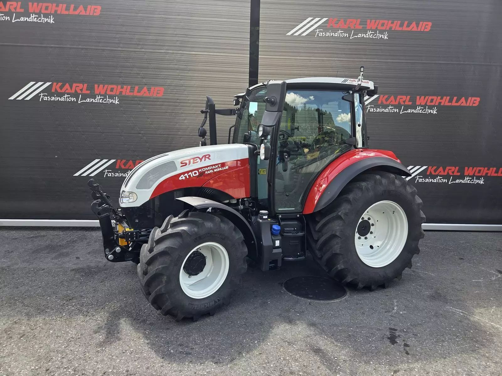 E-FARM: Steyr Kompakt 4110 - Tractor - id BW9Y4EZ - €70,354 - Year of construction: 2023 - Engine hours: 137,Engine power (HP): 110,Austria