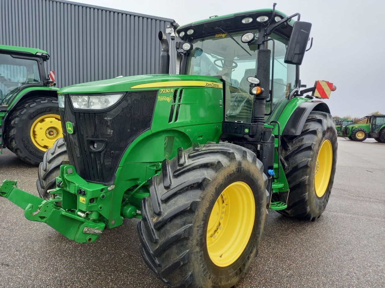 E-FARM: John Deere 7230 R - Tractor - id SRNHJEU - €125,000 - Year of construction: 2018 - Engine hours: 2,970,Engine power (HP): 230,France