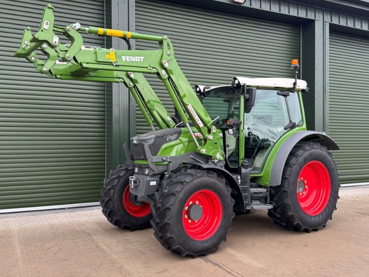 Fendt 211 Vario Tractor 90.668 EUR
