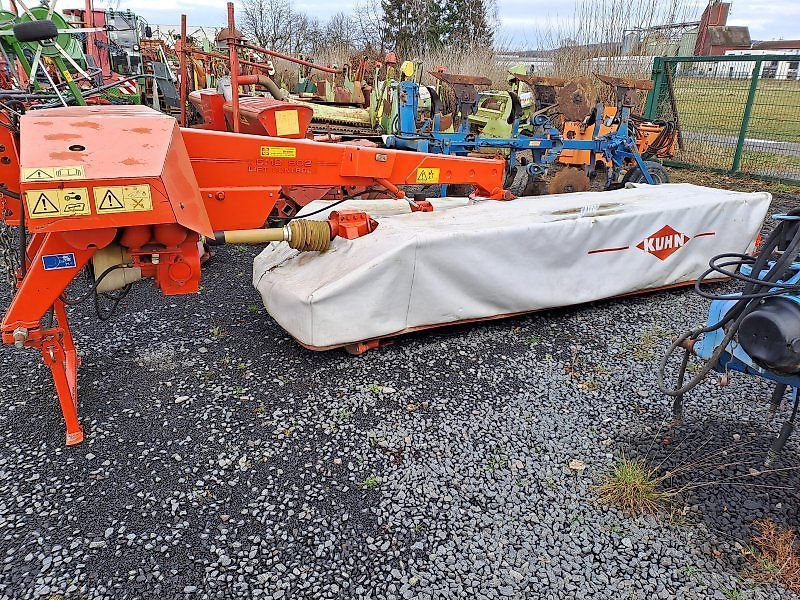 E-FARM: Kuhn gmd 902 - Segadora - id UQAADYS - 5462 € - Año: 2004 - Alemania