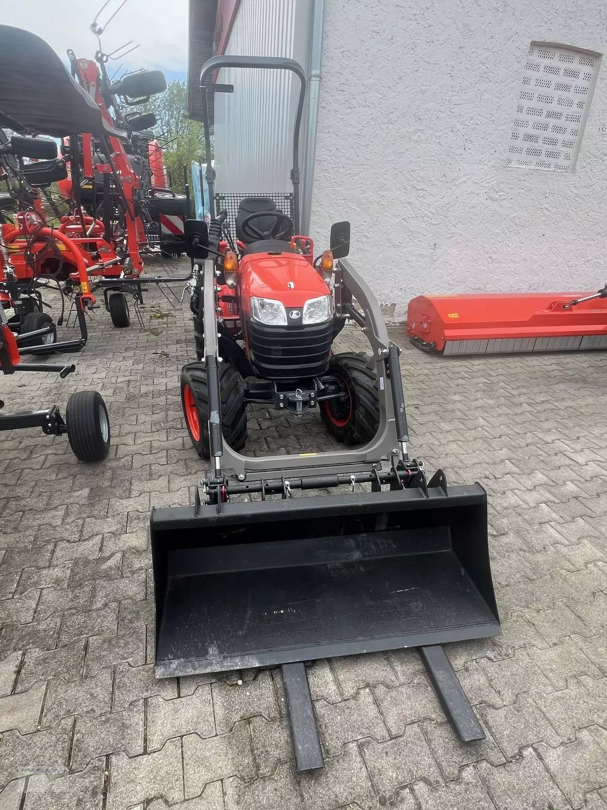 E-FARM: Kubota b1241 d-ec - Τρακτέρ - id HQEZPBQ - 16.723 € - Χρονία: 2024 - Μετρητής ωρών: 5,Ισχύς κινητήρα: 24,Γερμανία