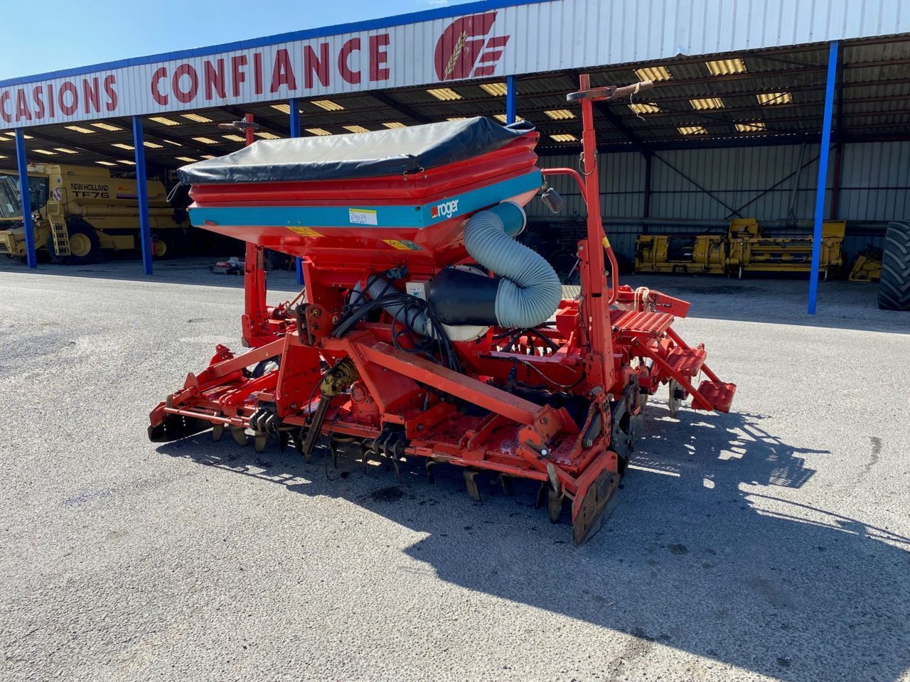 E-FARM: Roger MAXIDRILL - Semoir - id FLJKZIL - 8 000 € - Année: 2005 - Puissance du moteur (chevaux): 180,France