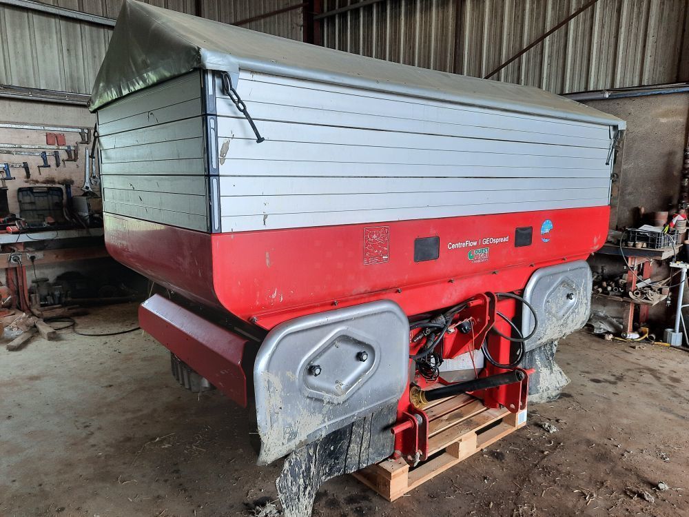 E-FARM: Kverneland geospread exacta tlx - Spandiconcime - id NPD7SPK - 11.000 € - Anno di costruzione: 2017 - Francia