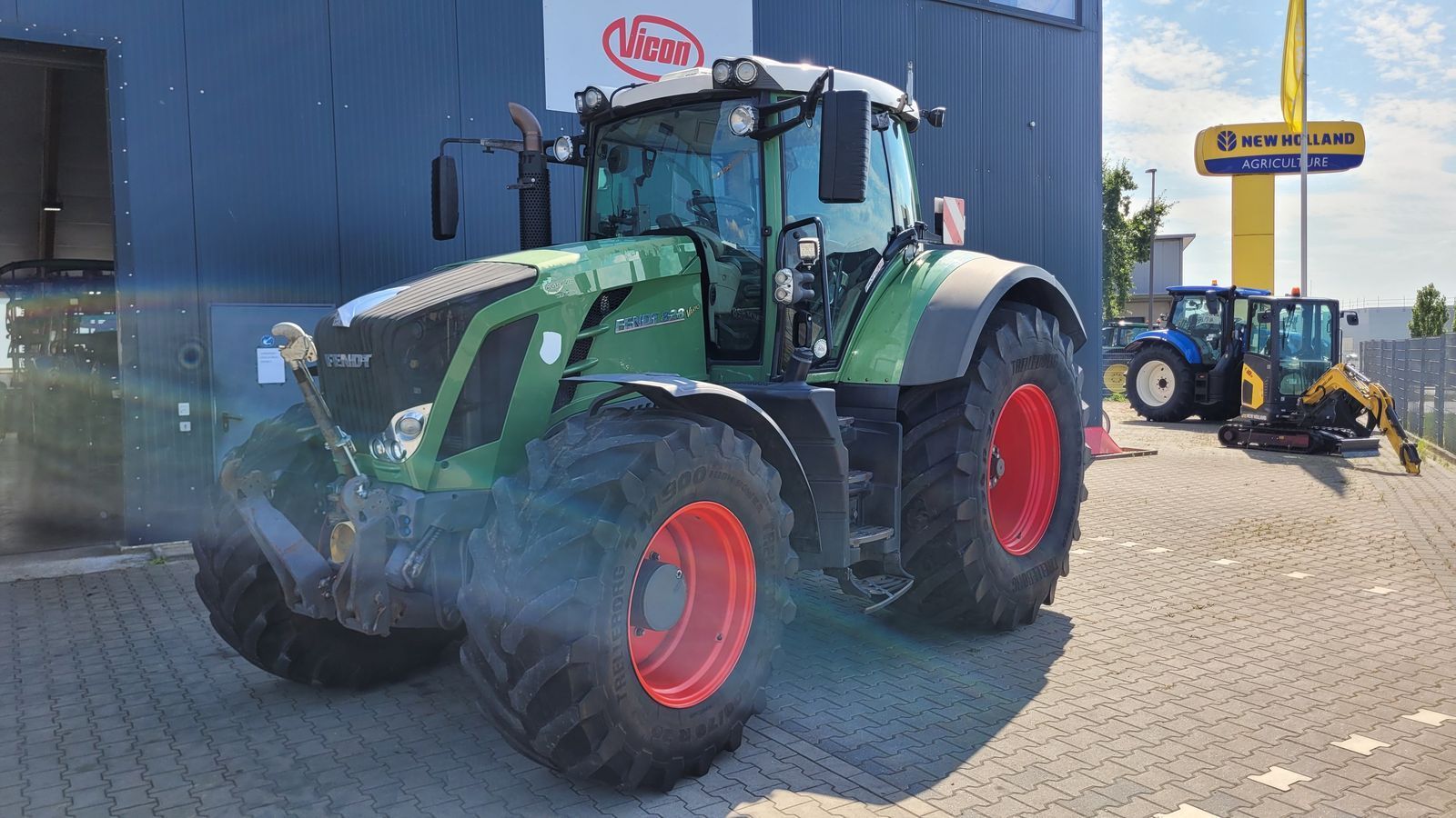 Fendt 828 Vario Profi Plus Tractor €56,000
