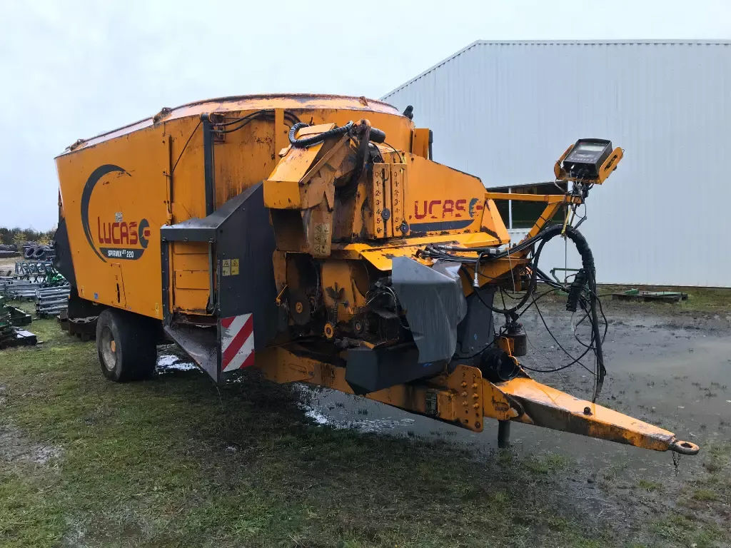 E-FARM: Lucas spirmix jet 220 - Mixer feeder - id LBUYC7B - €9,900 - Year of construction: 2015 - France