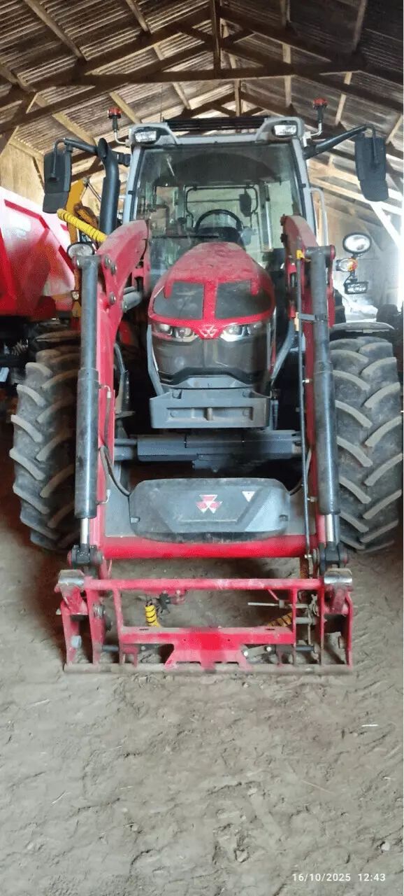 Massey Ferguson 5S.105 Tractor €68,500