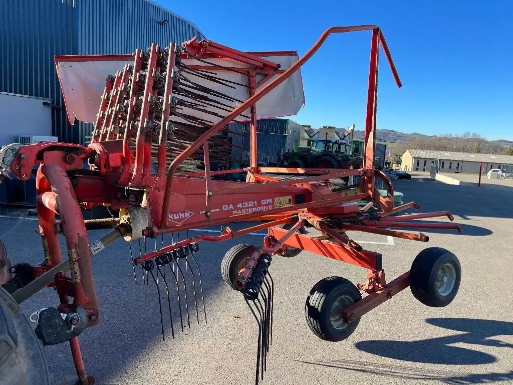 E-FARM: Kuhn ga 4321 - Andaineur - id DNBK7LR - Année: 2000 - France