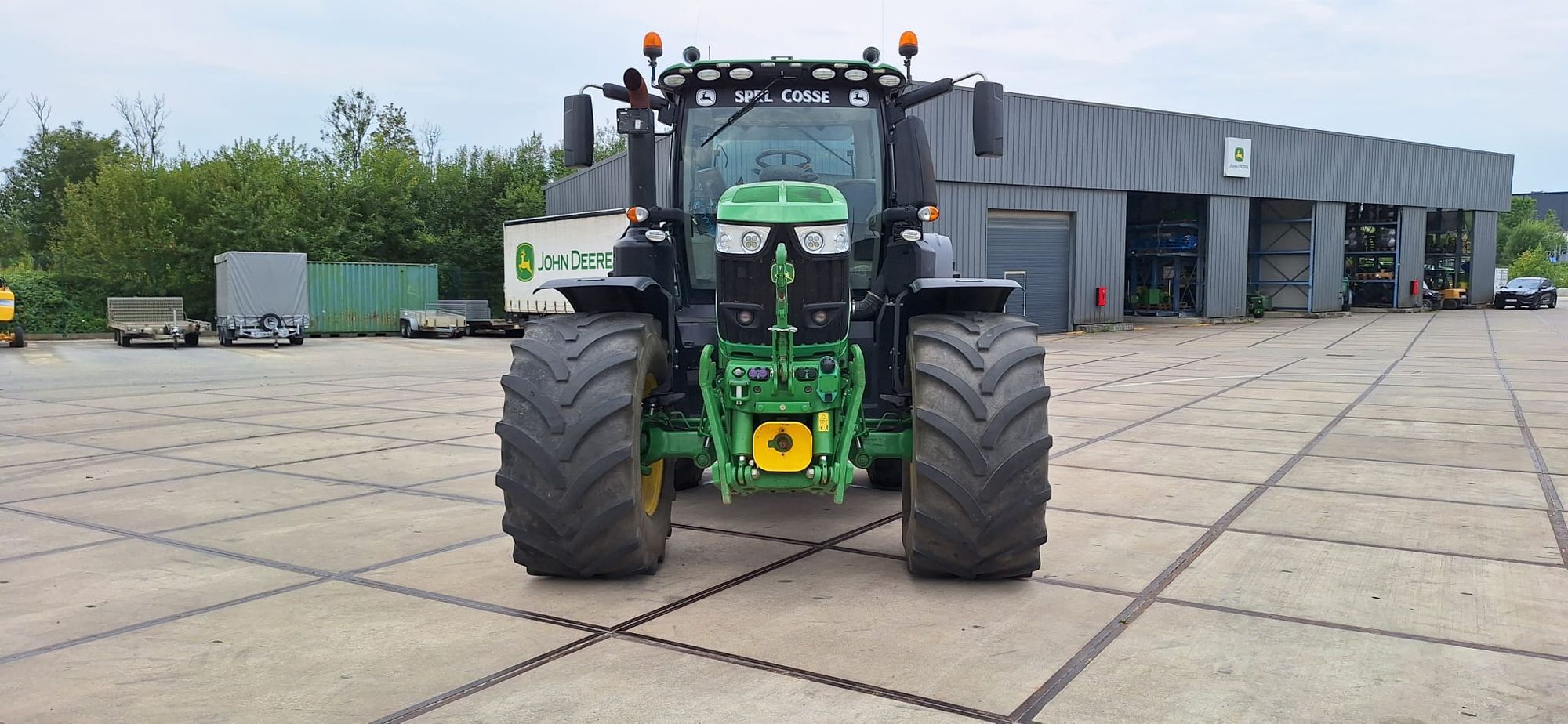 John Deere 6250 R Tractor €112,500