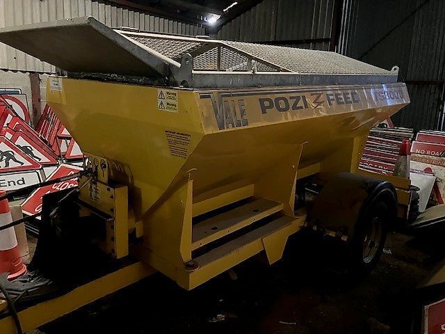 E-FARM: vale ts3000 trailed salt spreader - Fertiliser spreader - id 3INRXNJ - €9,297 - Year of construction: 2011 - United Kingdom