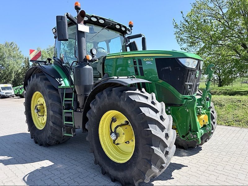 John Deere 6250 R Tractor €129,900