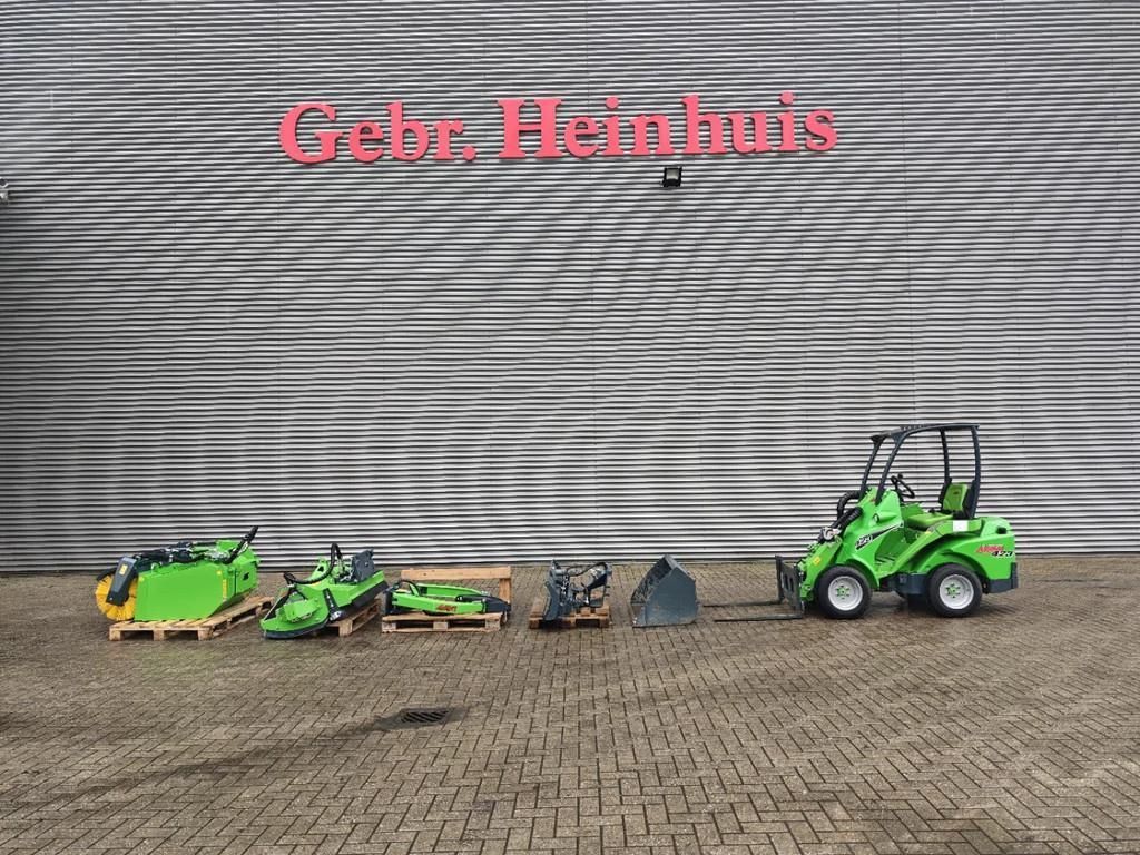 Avant 435 unused 6 attechments! Kerekes rakodógép 28 000 EUR
