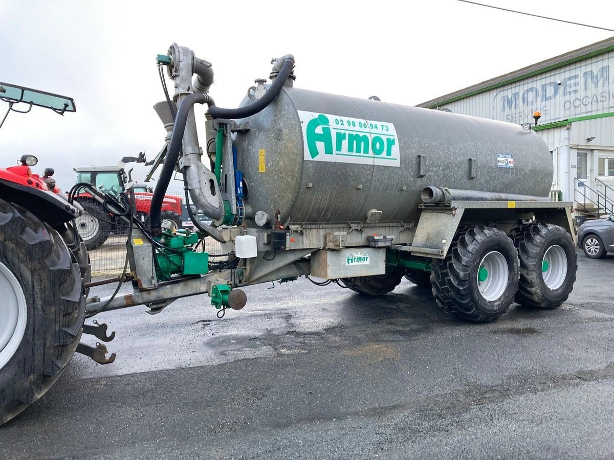 E-FARM: Armour axr 22 - Self propelled liquid manure spreader - id Q3IFEVA - €29,000 - Year of construction: 2015 - France
