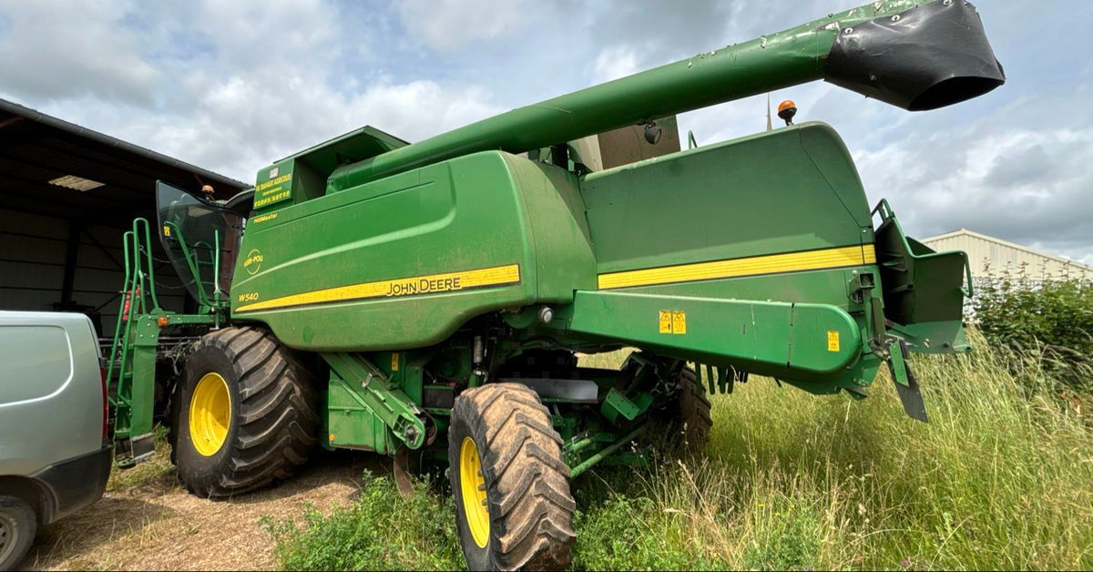 E-FARM: John Deere W 540 - Mähdrescher - id BVW3NUU - 95.000 € - Baujahr: 2013 - Abgelesene Motorstunden: 4.480,Frankreich