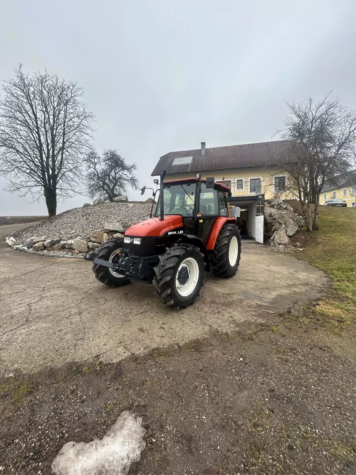 New Holland L 85 Traktor 28 000 €